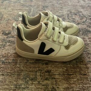Toddler Veja